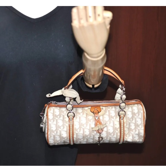 Authentic Christian Dior Trotter
Romantique Hand Bag PVC Leather
Beige H1483 - Picture 9 of 10